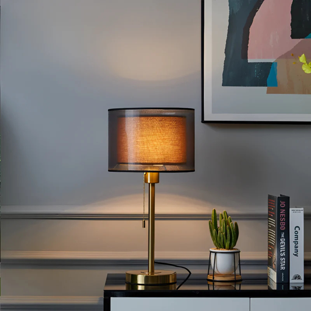 Lumis - Elegante Tischlampe mit luxuriöser doppelter Stoffschirm für eine warme Atmosphäre