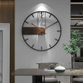valnød | Elegant designet Uhr - Udvid dit rum mit et raffineret miks af materialer
