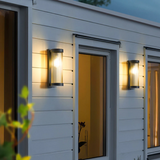 Modernes beleuchtetes LED-Außenlicht für Eleganz und Sicherheit
