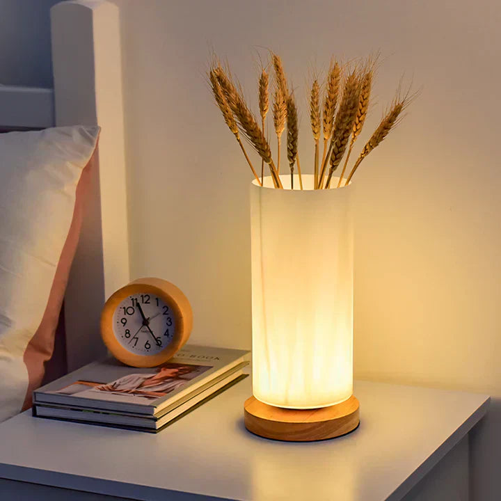 Elegante Glaslampe mit stilvollem Design und warmem Ambiente-Licht
