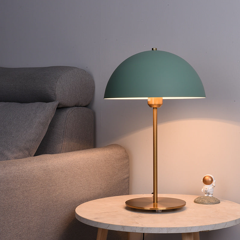 Moderner Nachttischleuchte aus Metall mit Pilzdesign – Elegante Tischlampe
