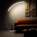 Elegante lampada da terra LED minimalista per un aspetto moderno