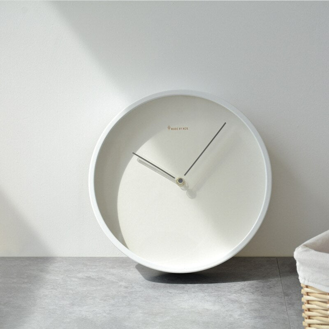 Veyra - Elegante skandinavische Wanduhr mit minimalistischen Design