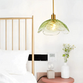 Lampada a sospensione colorata per un'illuminazione d'atmosfera nella sala da pranzo