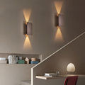 Elegante lampada da parete LED minimalista per un'atmosfera moderna