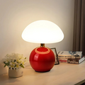 Moderna y elegante lámpara de mesa LED en forma de hongo para una atmósfera con estilo