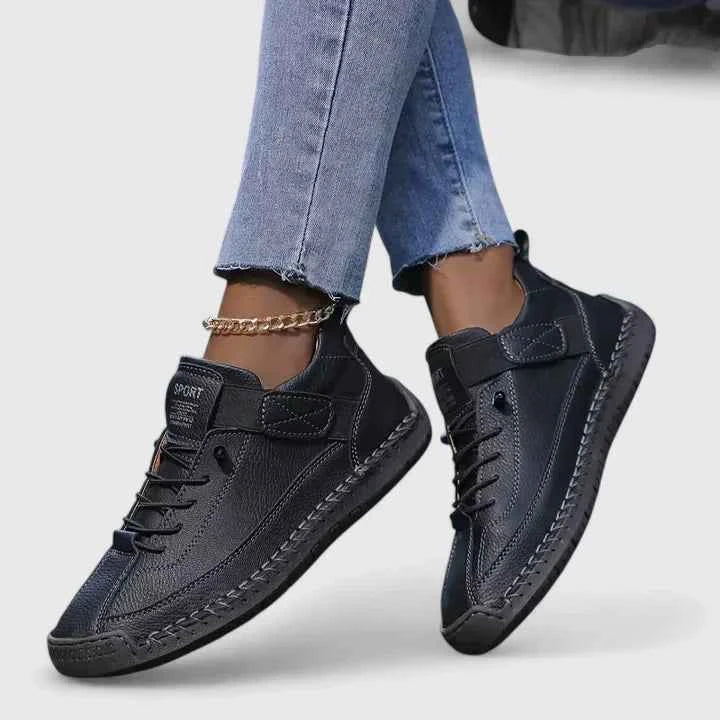 Orthopädische Sneaker aus leichtem Material für ganztägigen Komfort und Halt