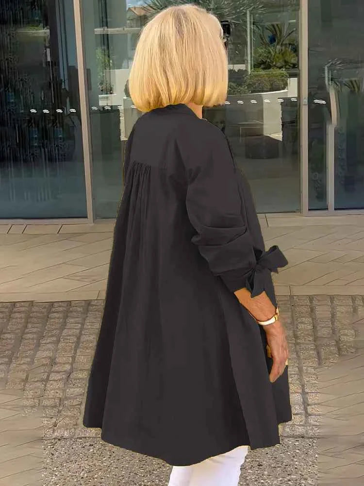 Elegantes Schwingendes Schnitt Zwei-Stück-Outfit, das die Figur schmeichelt