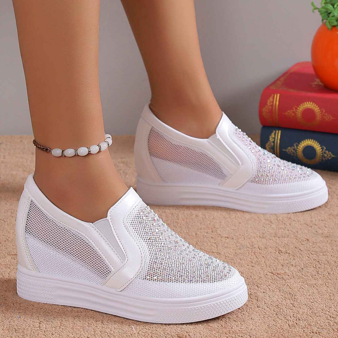 Damen-Sneaker mit weißen Kristallverzierungen