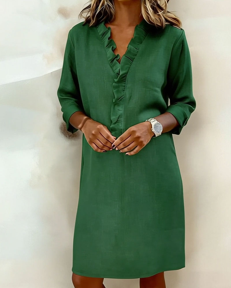 Sommerkleid mit V-Ausschnitt, Rüschen und Leinen-Baumwolle