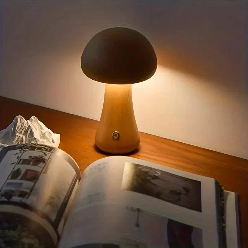 Kabellose Tischlampe Mushglow in Pilzform – Holz und Schaumstoff, Dimmfunktion, wiederaufladbar via USB