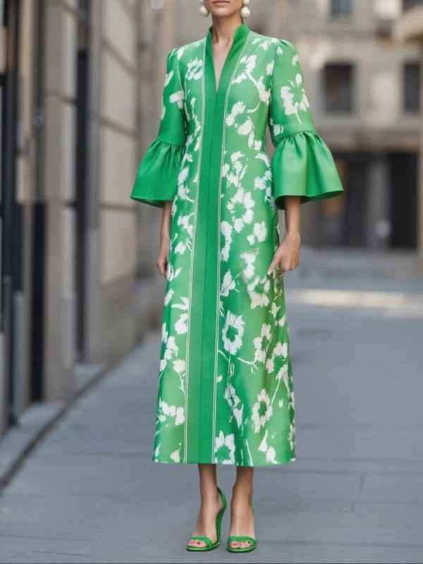 Fließendes langes Blumenmuster-Kleid mit Glockenärmeln und eleganter seitlicher Schlitz