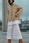 Cappotto corto in lana con elegante collo a dolcevita