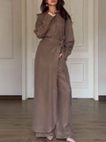 Conjunto de moda elegante de camisa y pantalón sin mangas con coordinación de falda
