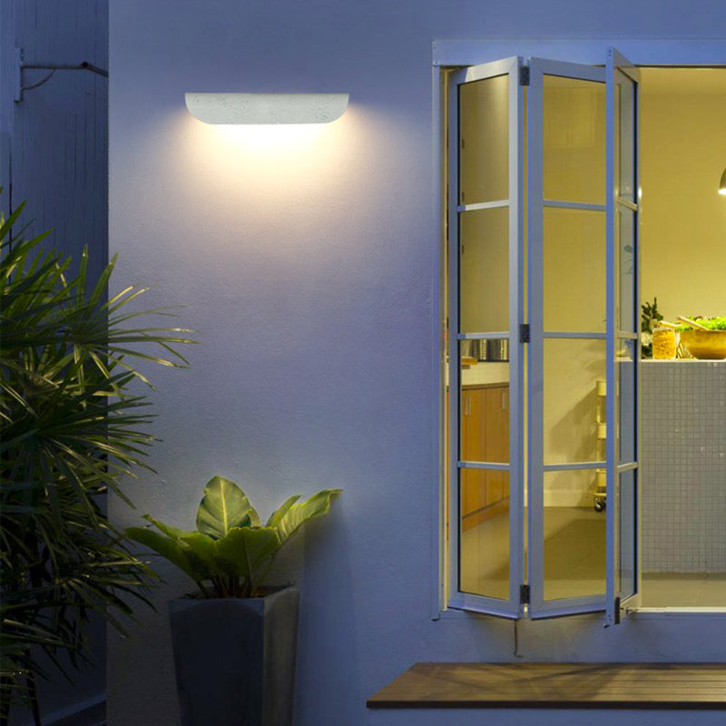 Astoria - Innovative Wasserdichte Gebogene Außenwandleuchte für eine Schlichte und Funktionale Beleuchtung