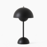 Moderne LED-Tischlampe mit skandinavischer verstellbarer Beleuchtung für eine elegante Atmosphäre