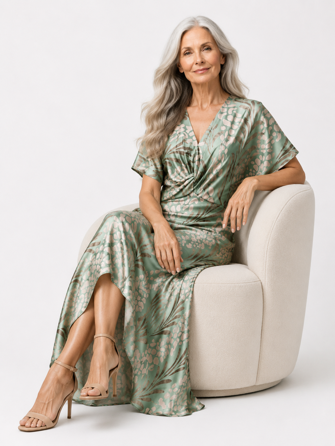 Abstraktes Midikleid mit V-Ausschnitt und Taillendetail