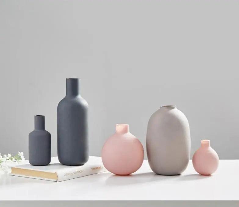 Moderne Keramikvasen für elegante und farbenfrohe Innendekoration