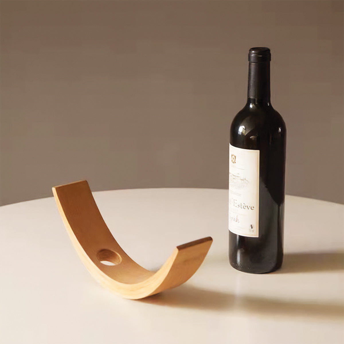 Elegantes Bambus-Schweberegal für Wein | Moderne Lösung zur Präsentation Ihrer Flaschen