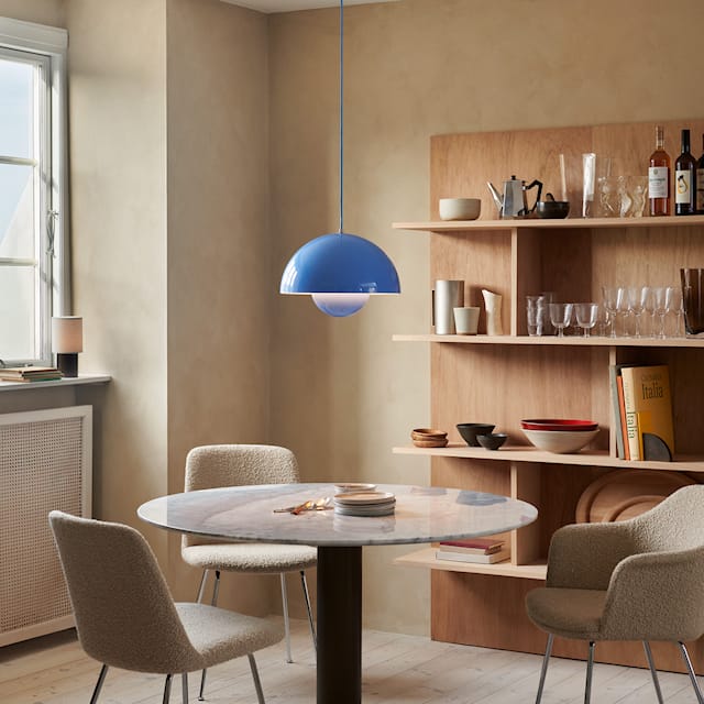 Elegante Deckenlampe - Natürliche Beleuchtung für einen raffinierten Innenraum