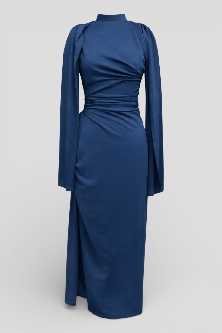 lange enganliegenes Kleid mit unregelmäßigen Falten für einen eleganten Stil