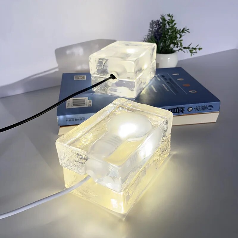 Elegante Tischlampe aus transparentem Kristall – garantiert Glanz und Raffinesse