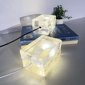 Elegante Tischlampe aus transparentem Kristall - garantiert Glanz und Raffinesse