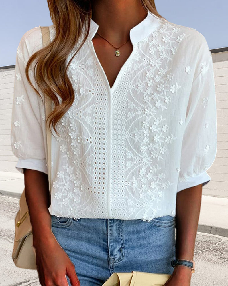 Cambria – Bestickte Bluse mit Schlitzkragen 0