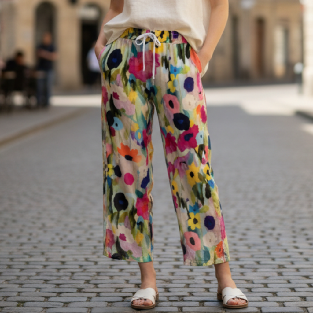 Lebendige Blumenprint-Hose mit bequemen Taschen für einen fröhlichen Look