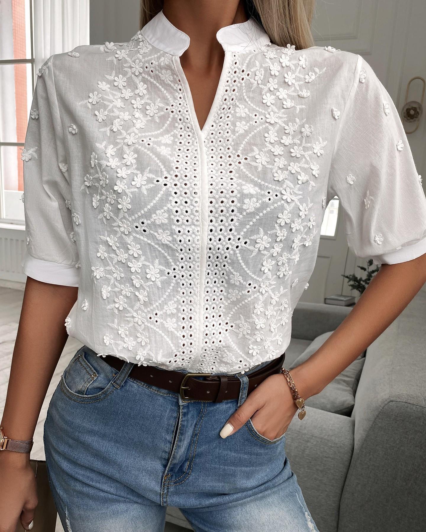 Cedelia – Bestickte Bluse mit Knopfleiste 1