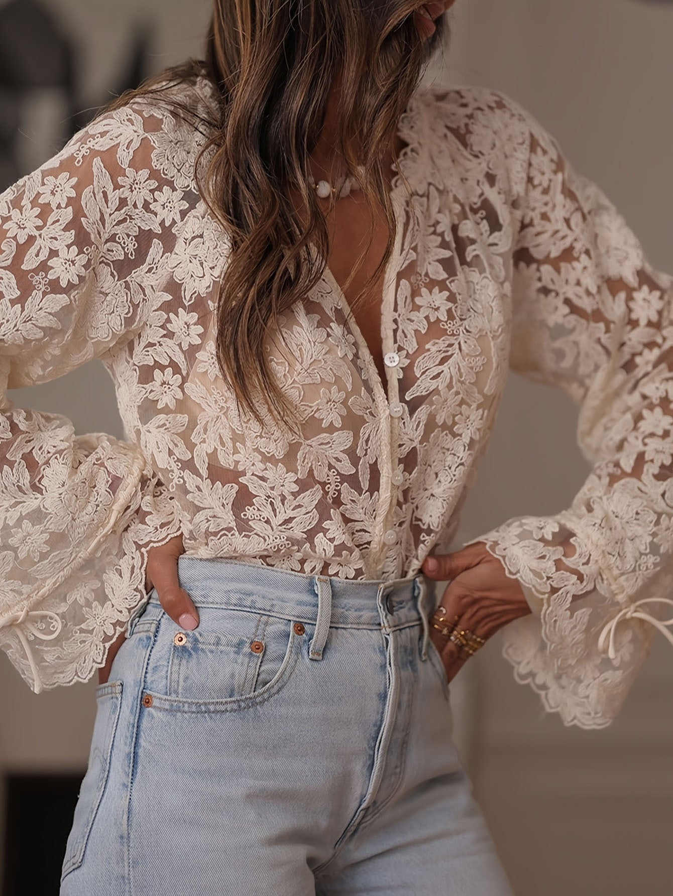 Celia – Transparente Häkelspitzenbluse mit Blumenmuster 0