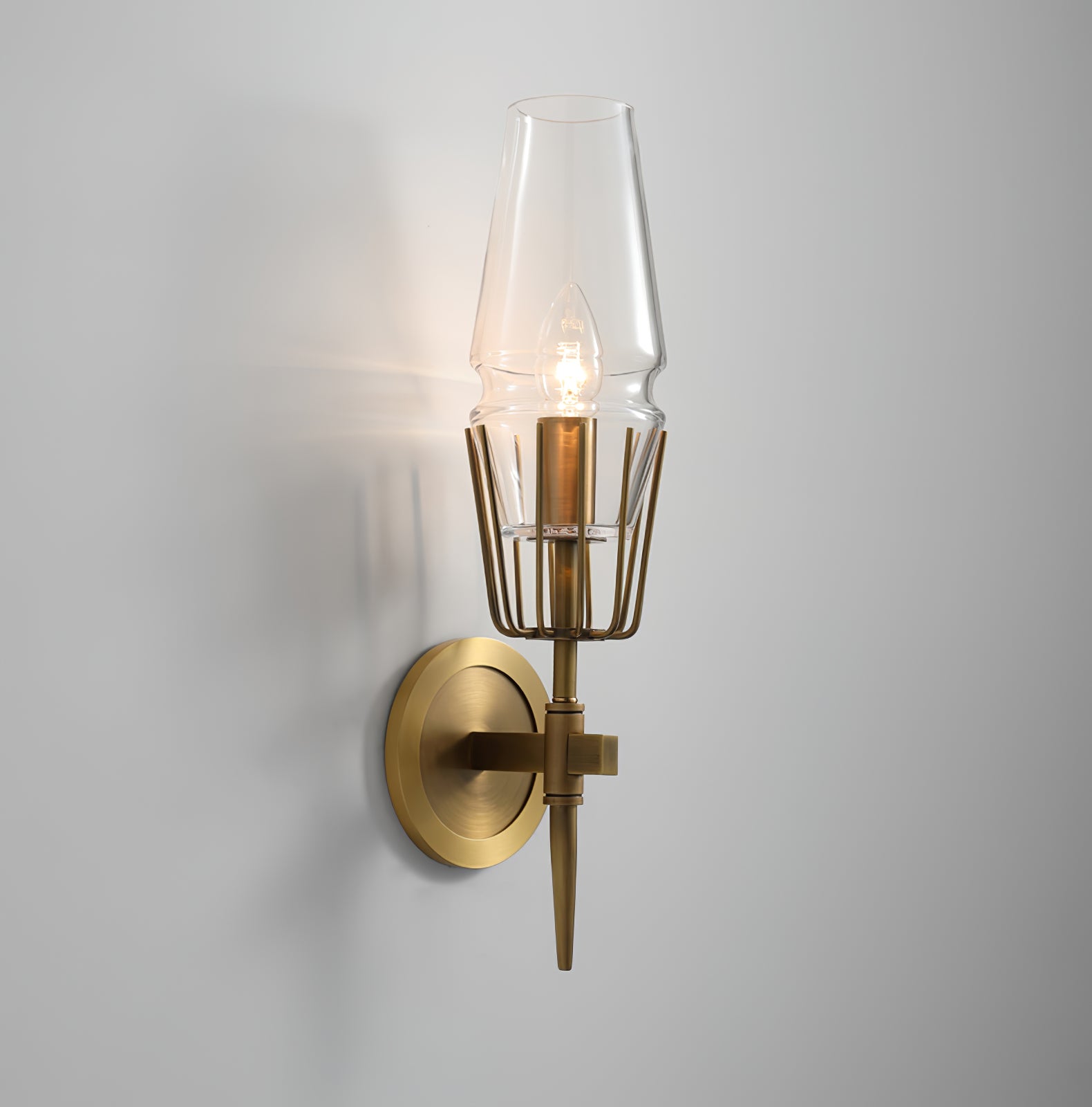 Orelia - Vintage Schlossstil LED-Wandlampe aus Kupfer und Glas für eine bezaubernde Atmosphäre