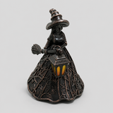 Hexenfigur beleuchtet - Halloween Tischdeko mit Laterne & USB