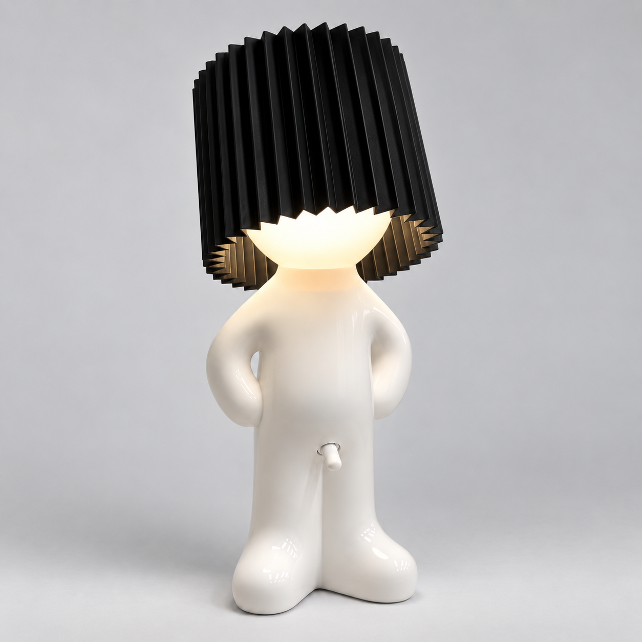 Tischlampe Figur - Dekoratives Design mit Plisseeschirm und LED
