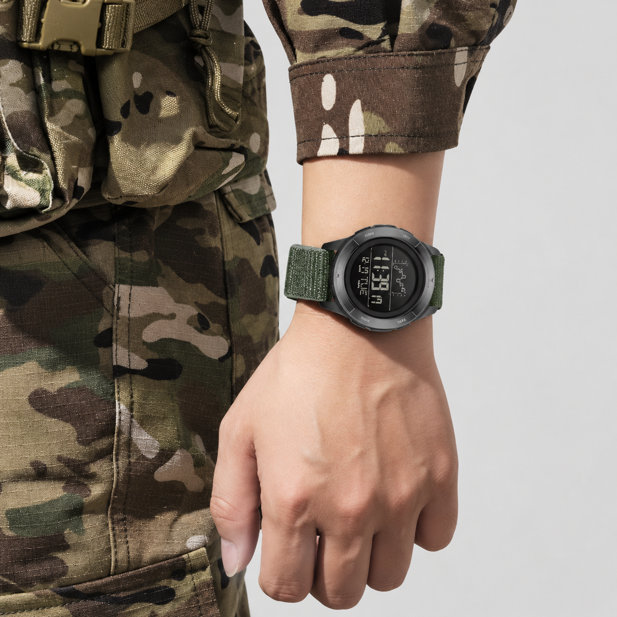 Digital Herrenuhr - Wasserdicht, Carbon-Look & Kompass