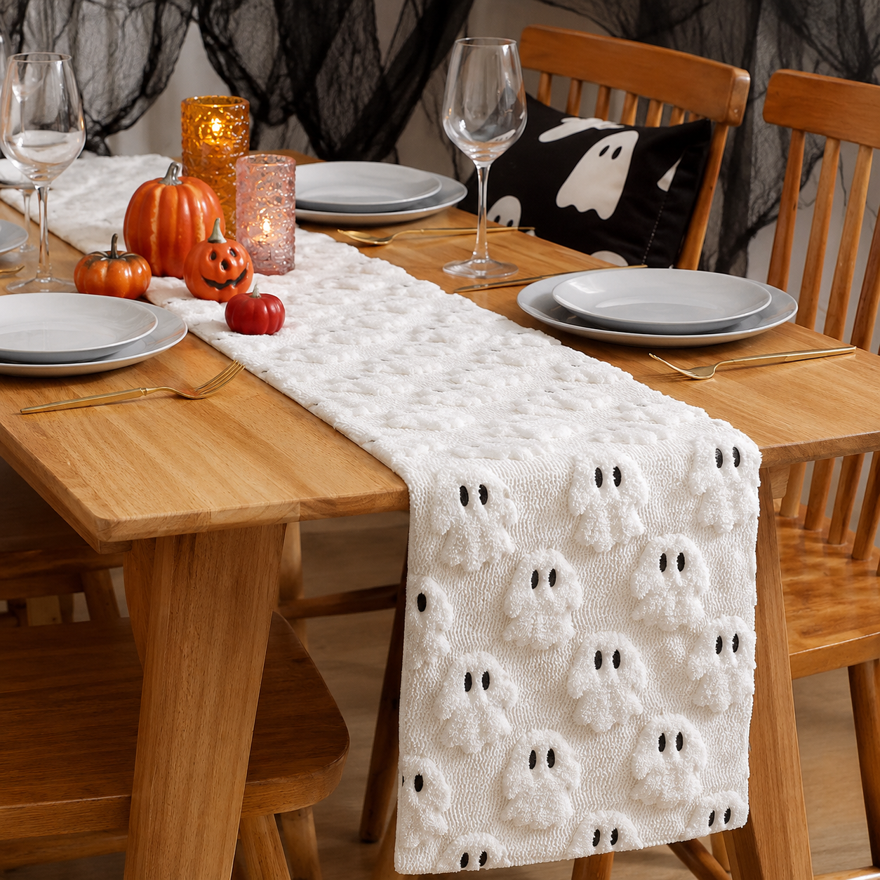 3D Tischläufer für Halloween: Geister & Kürbisse als saisonale Deko