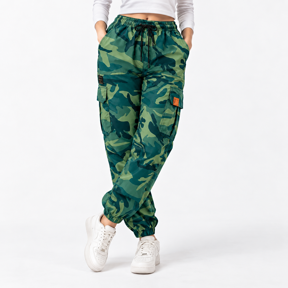 Pantalon de montagne imperméable camouflage pour femmes, pour un confort et une protection maximaux  