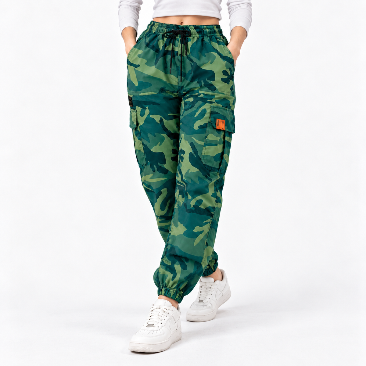 Pantalon de montagne imperméable camouflage pour femmes, pour un confort et une protection maximaux  