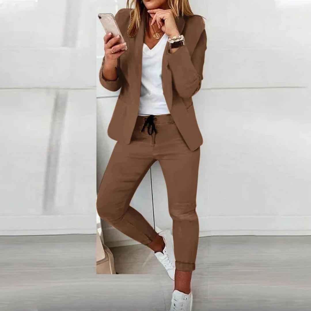 Ein elegantes Florence Damen-Outfit: Vielseitiger Blazer und bequeme Jogger-Hose