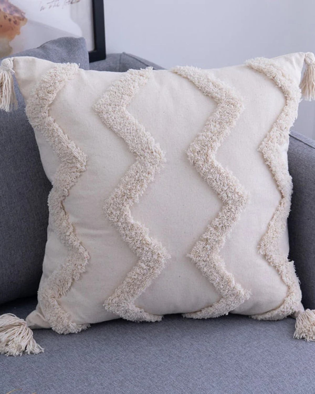 Elegante Kissenhülle in Écru mit Quasten