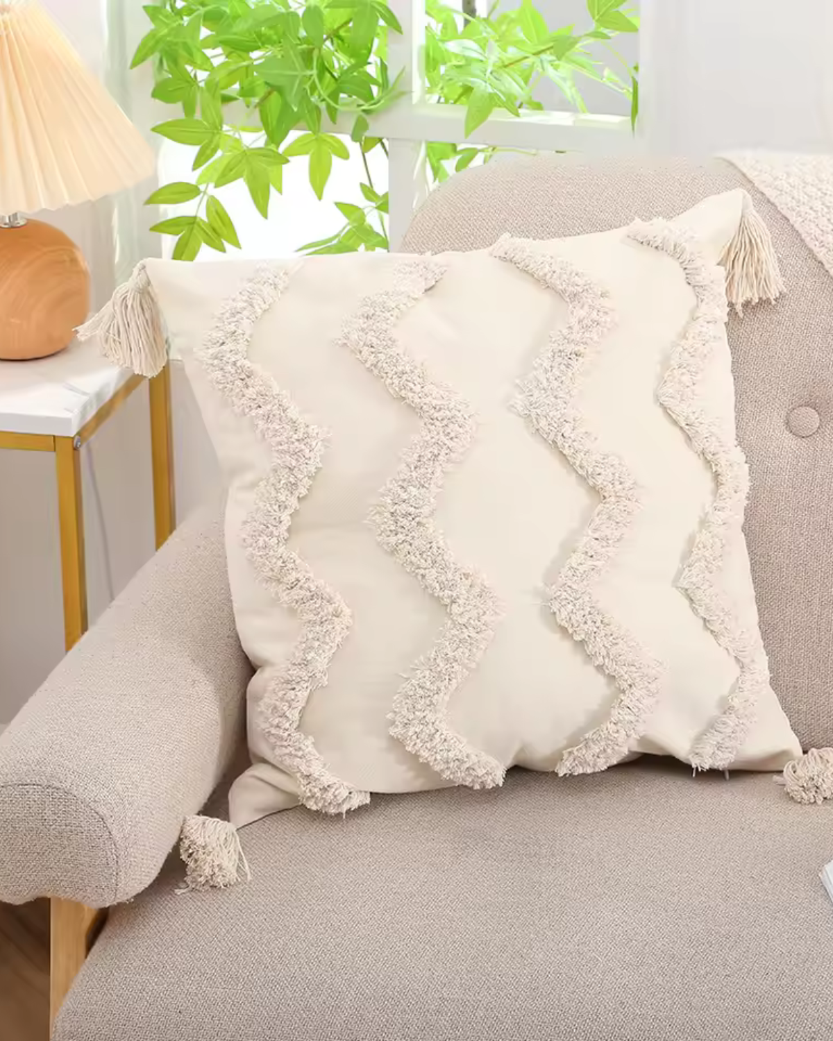 Elegante Kissenhülle in Écru mit Quasten