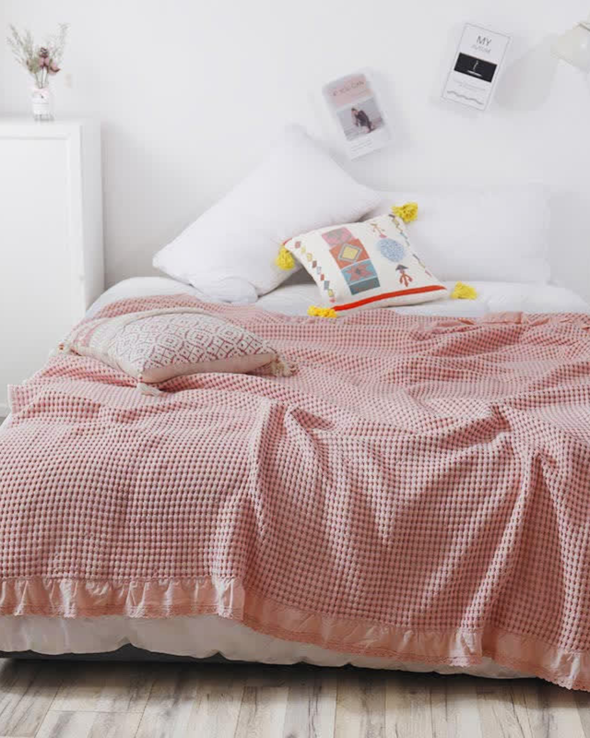 Elegante Kuscheldecke mit Rüschensaum