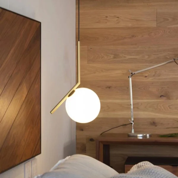 Elegante Pendelleuchte mit Opalglas 3