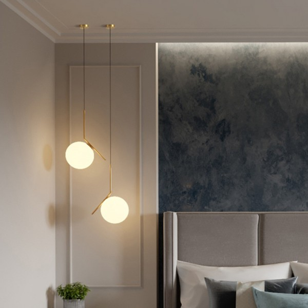 Elegante Pendelleuchte mit Opalglas 4