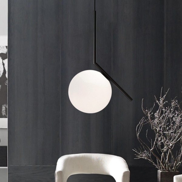 Elegante Pendelleuchte mit Opalglas 6