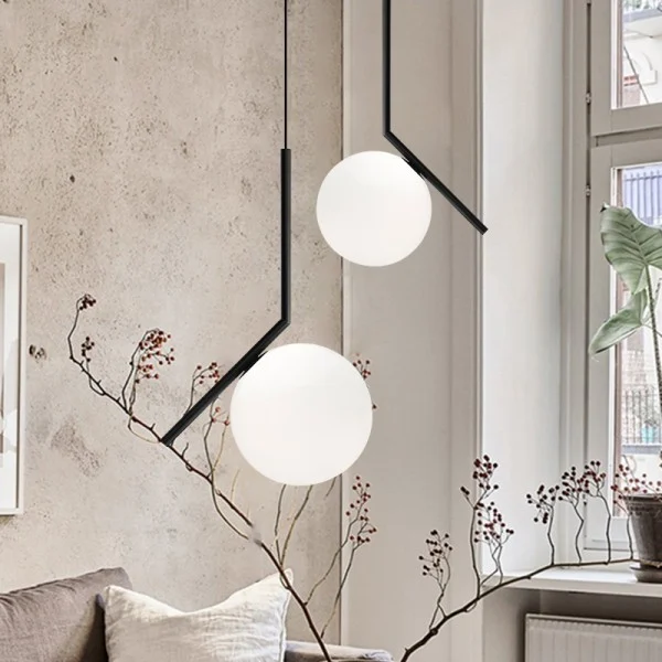 Elegante Pendelleuchte mit Opalglas 7