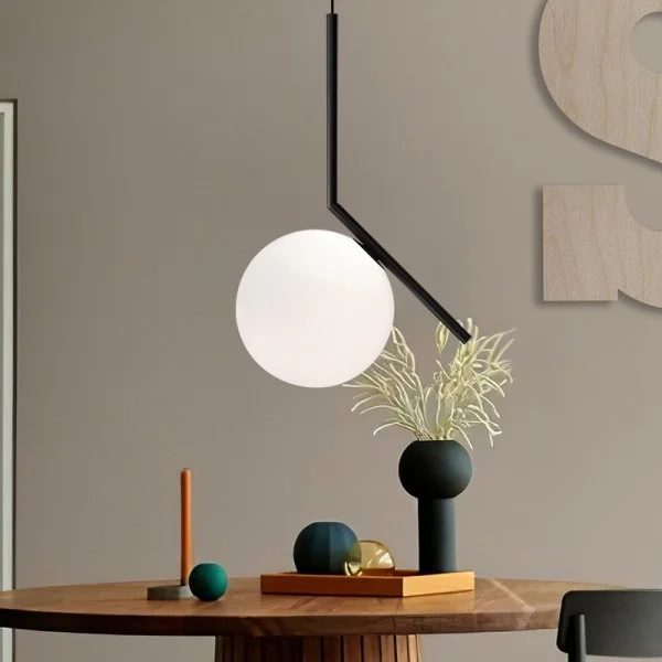 Elegante Pendelleuchte mit Opalglas 8