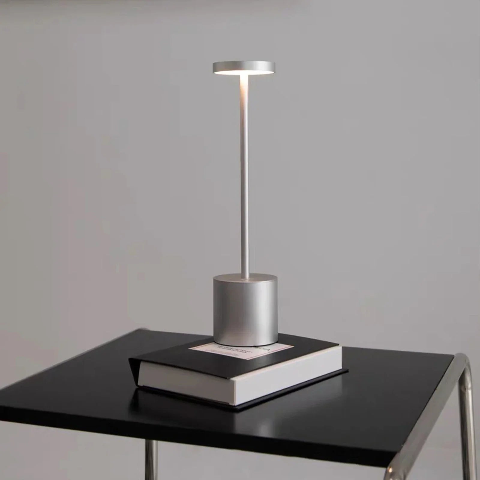 Elegante Wiederaufladbare Lampe für Zuhause 0