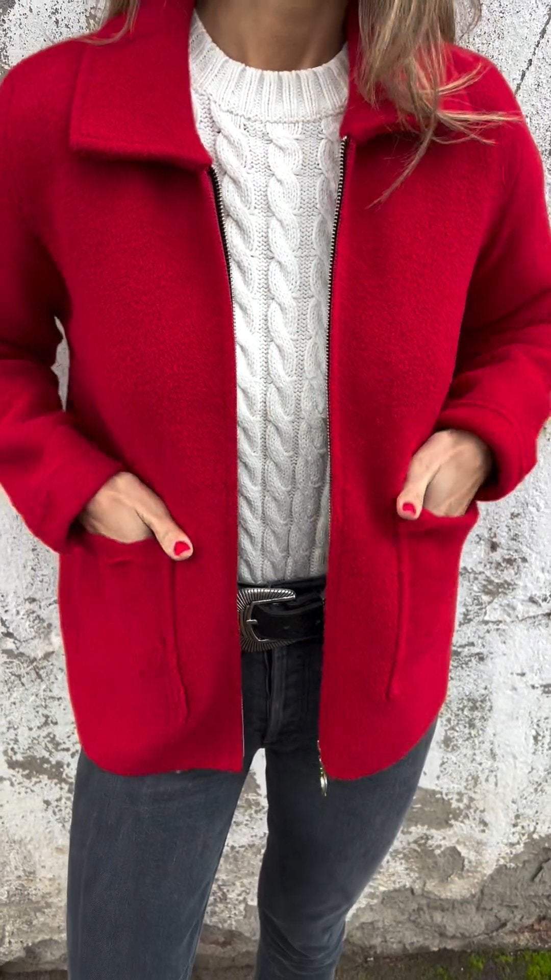 Elegante Wollstrickjacke für Frauen 1