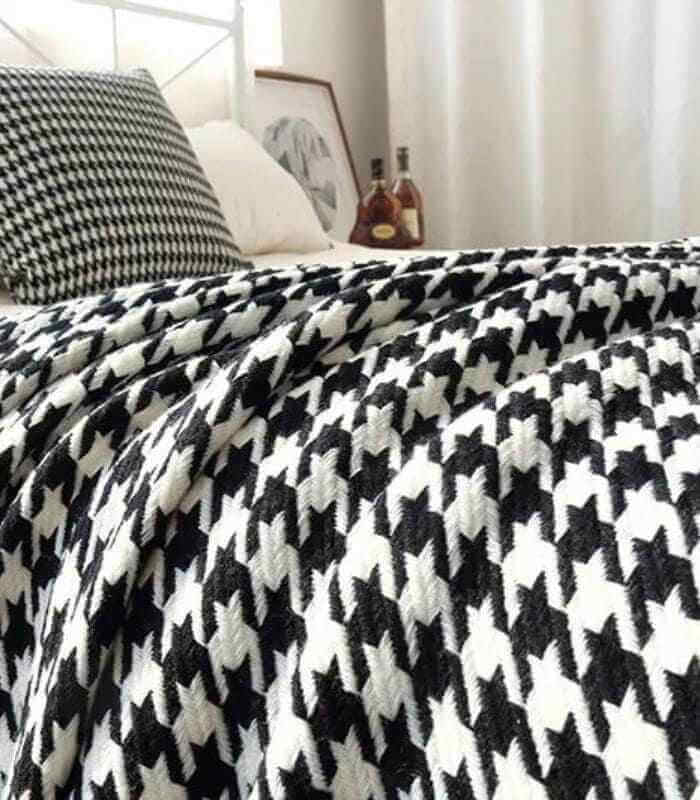 Elegante Wurfdecke im Hahnentritt-Design